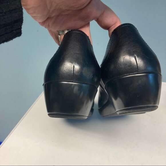 DANSKO Sz 10.5 Mary Jane w/ Leaf Motif  Hook Eye Closure Shoes - Picture 12 of 12